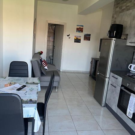 Monolocale Rosy Apartment Фиумичино Екстериор снимка