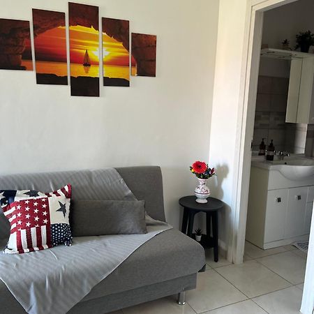 Monolocale Rosy Apartment Фиумичино Екстериор снимка