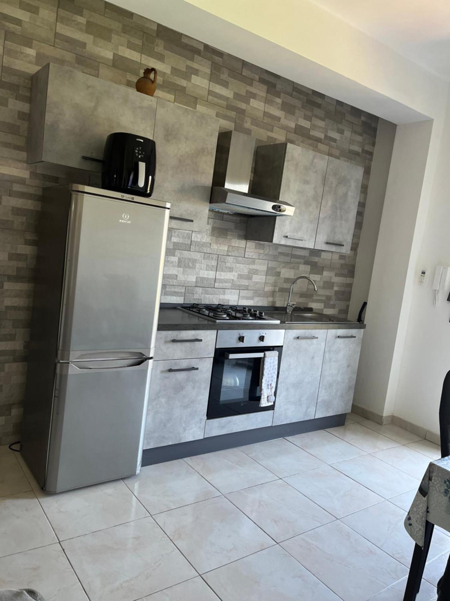 Monolocale Rosy Apartment Фиумичино Екстериор снимка